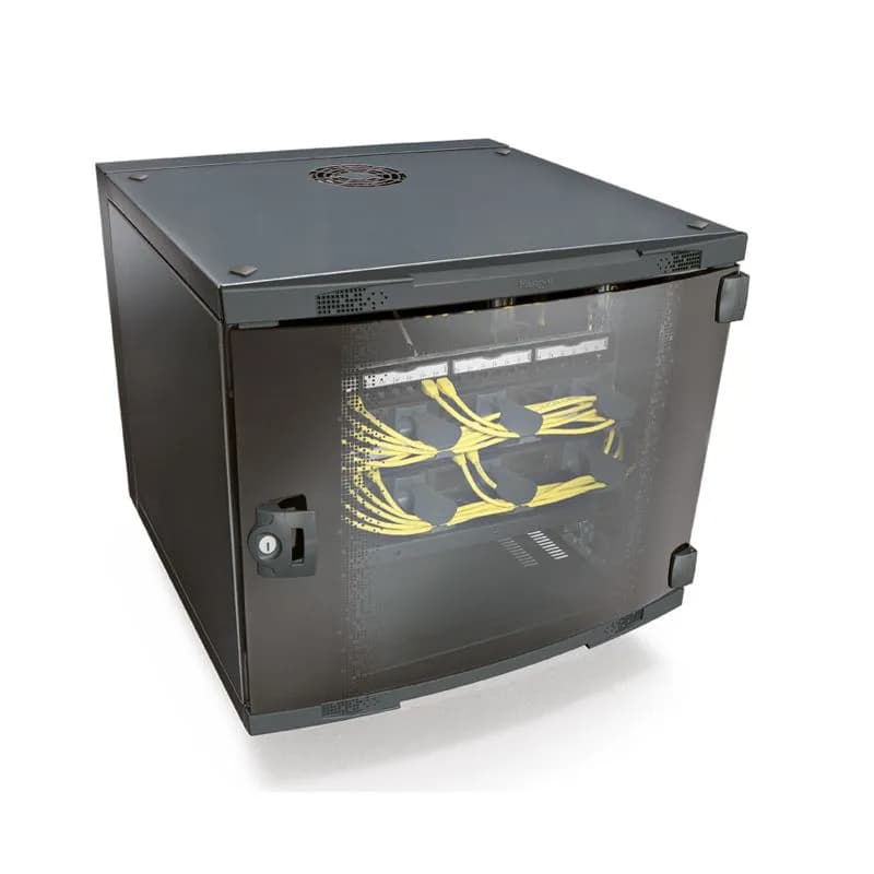 Coffret informatique (rack) avec onduleur dans un hôtel
