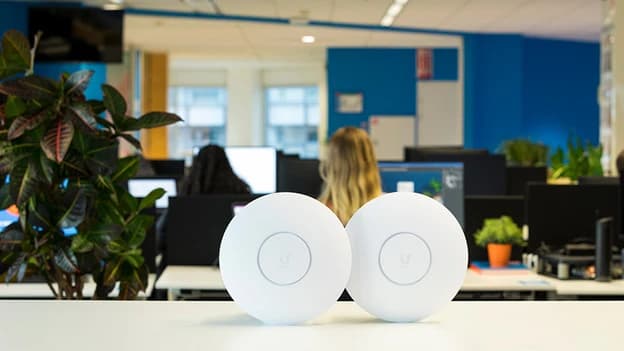 Points d'accès WiFi UniFi pour entreprise